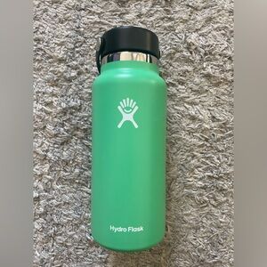 Hydro Flask 32 oz wide mouth Green Water Bottle